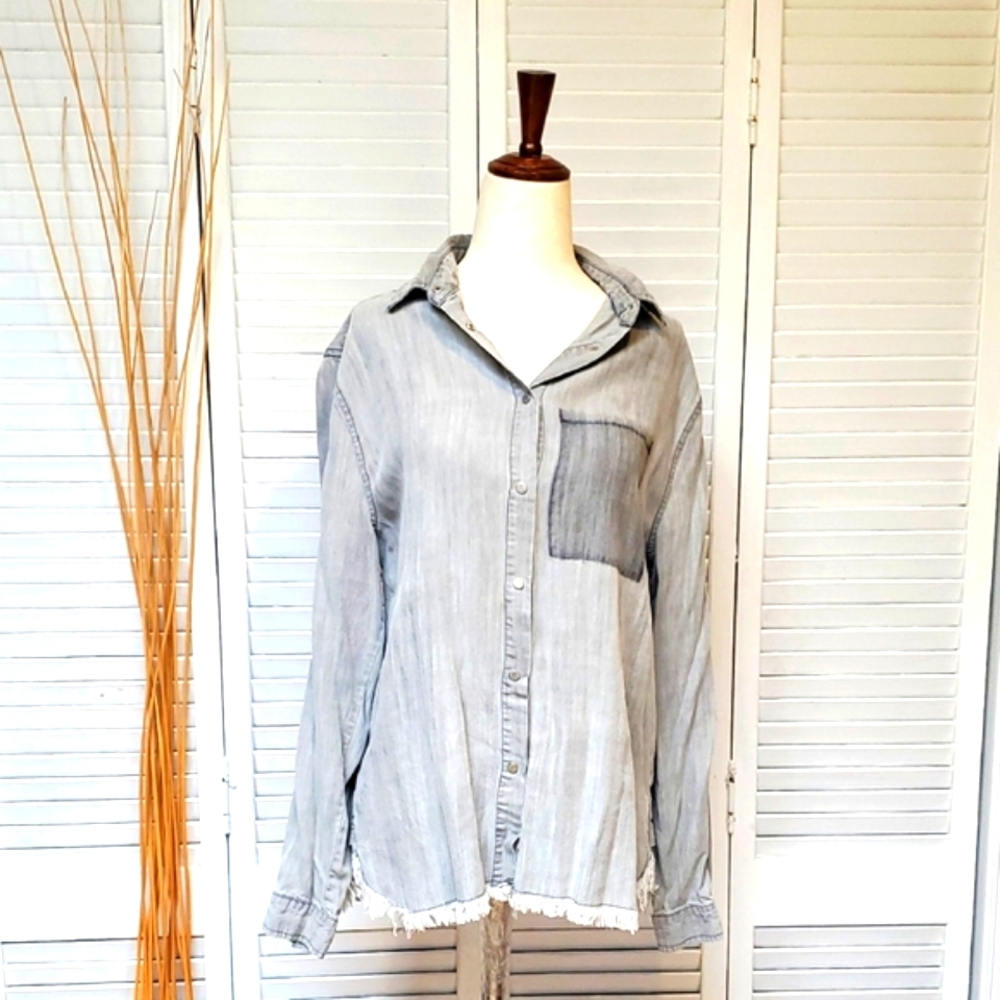 Dress Forum Gray Chambray Button Down Shirt Size S